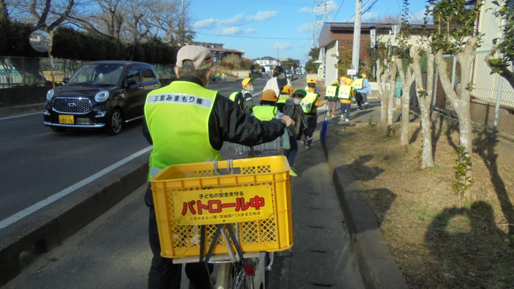 (鹿嶋市・三笠小)交通安全プレート